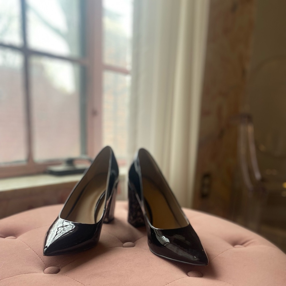 Super cute patent black heels with snake print chunky heel